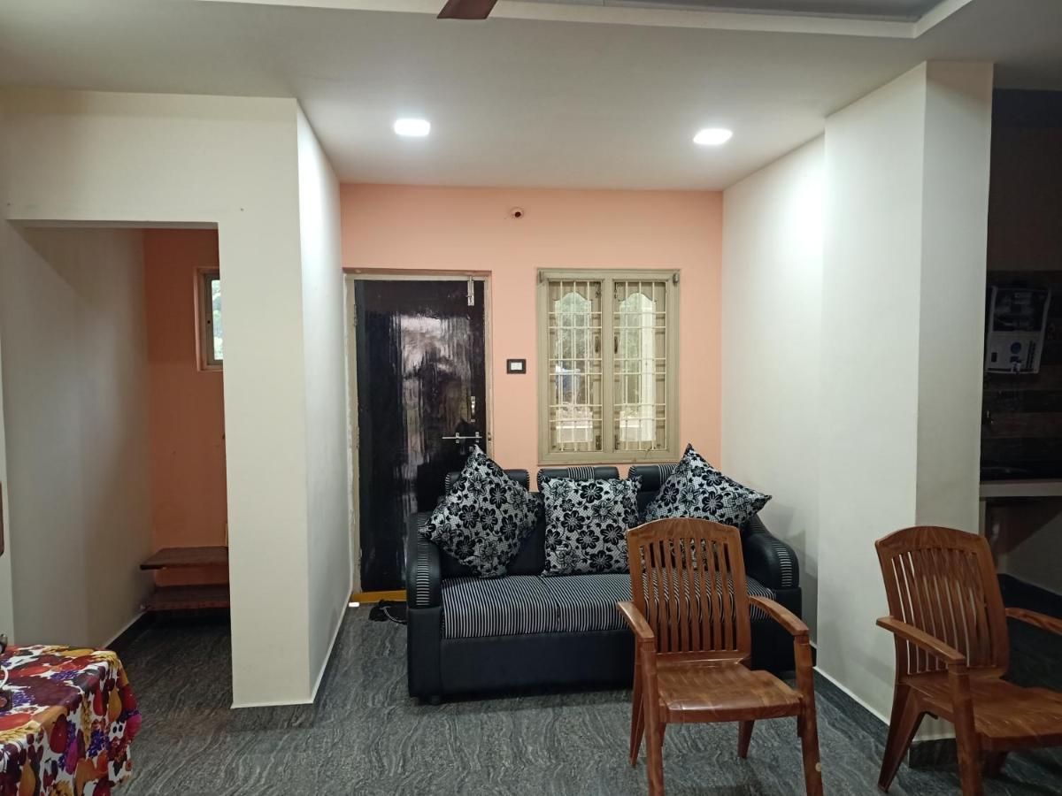 Sri Govinda Nilayam Home Stay 1 Визакхапатнам Екстериор снимка